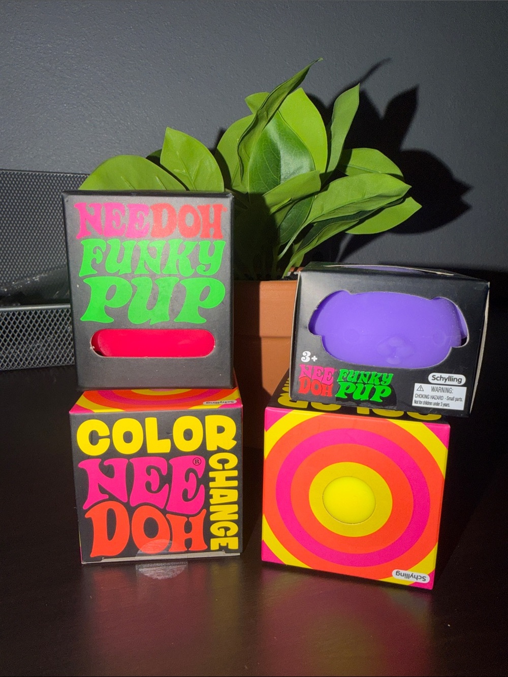 NeeDoh Funky Pups & Color Changing groovy balls.. 4 pack